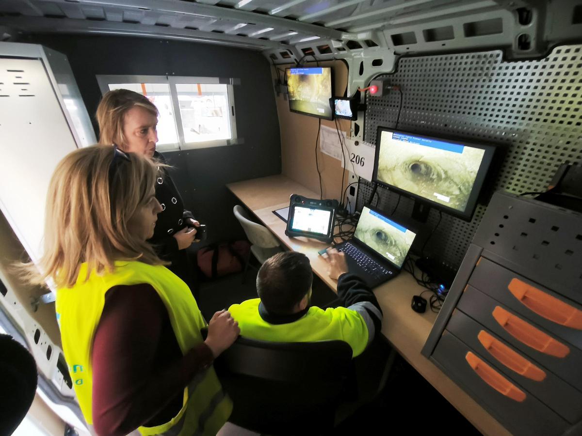 Cámaras robotizadas que recorren el interior del alcantarillado en Benetússer.