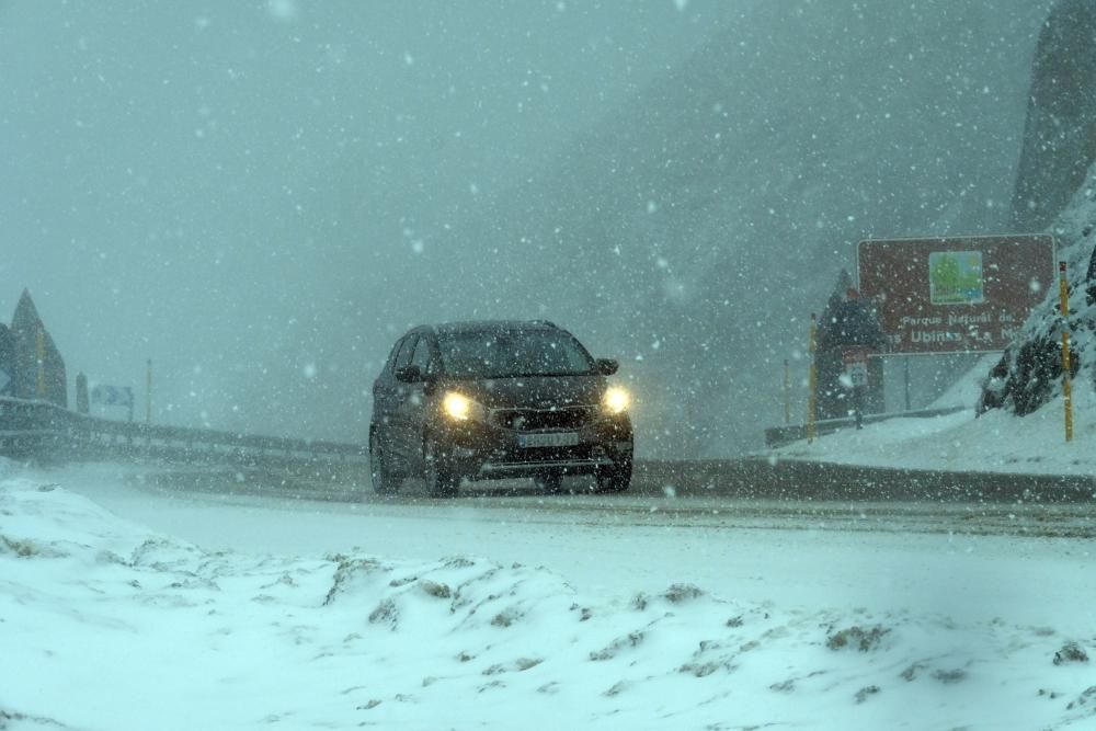 Temporal de nieve en el Puerto de Pajares