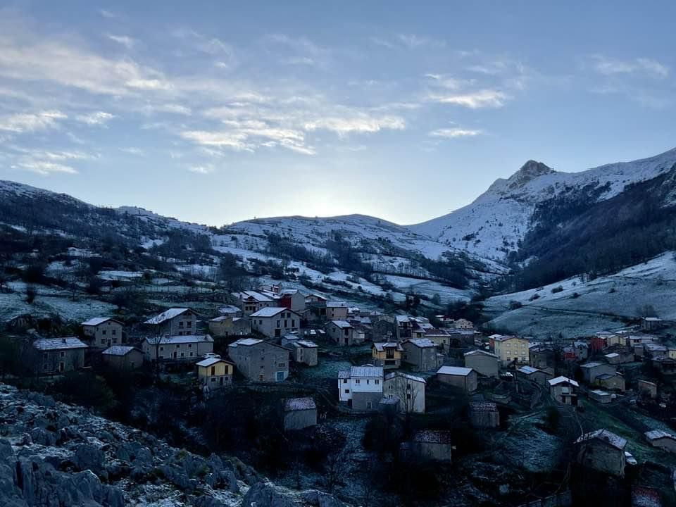 Vuelve la nieve al oriente de Asturias