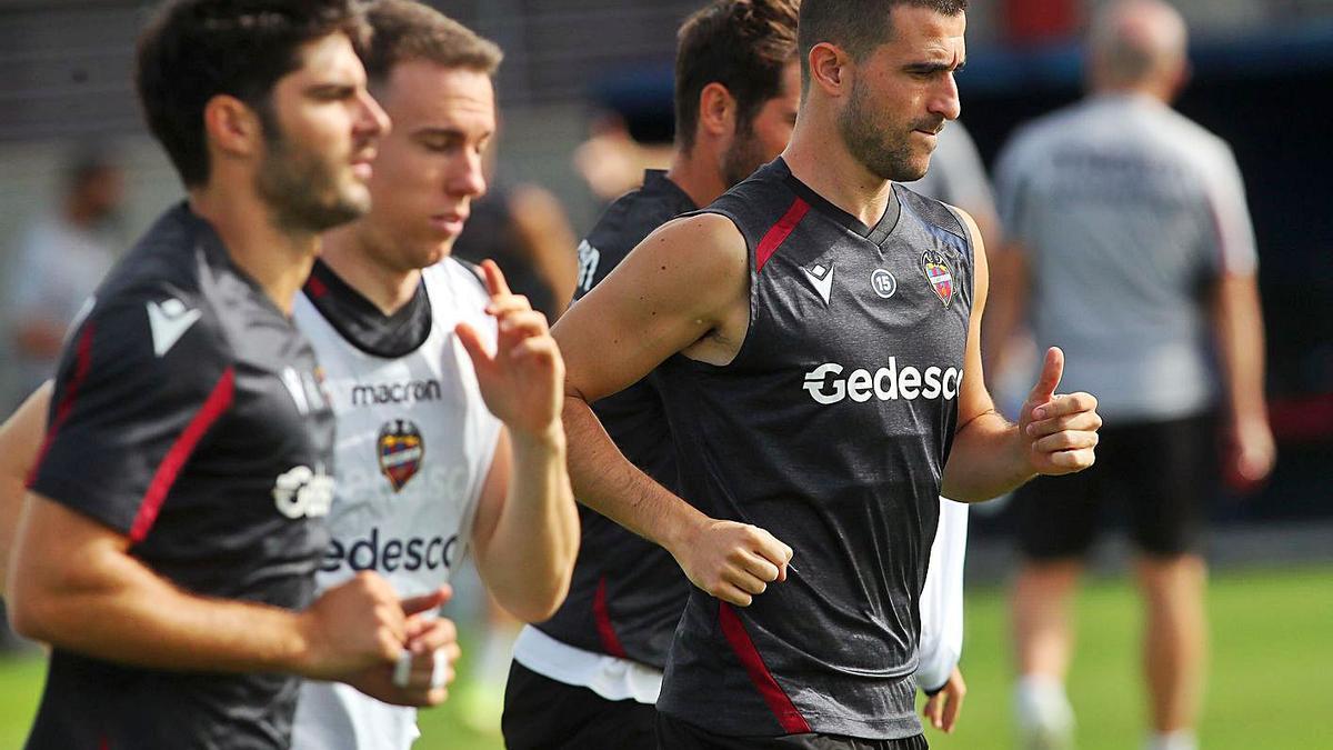 El Levante UD volvió al trabajo en la ciudad deportiva de Buñol. | F.CALABUIG