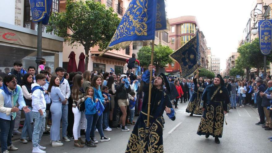 Miles de azules se echan a la calle para anunciar que participarán en las procesiones de Lorca