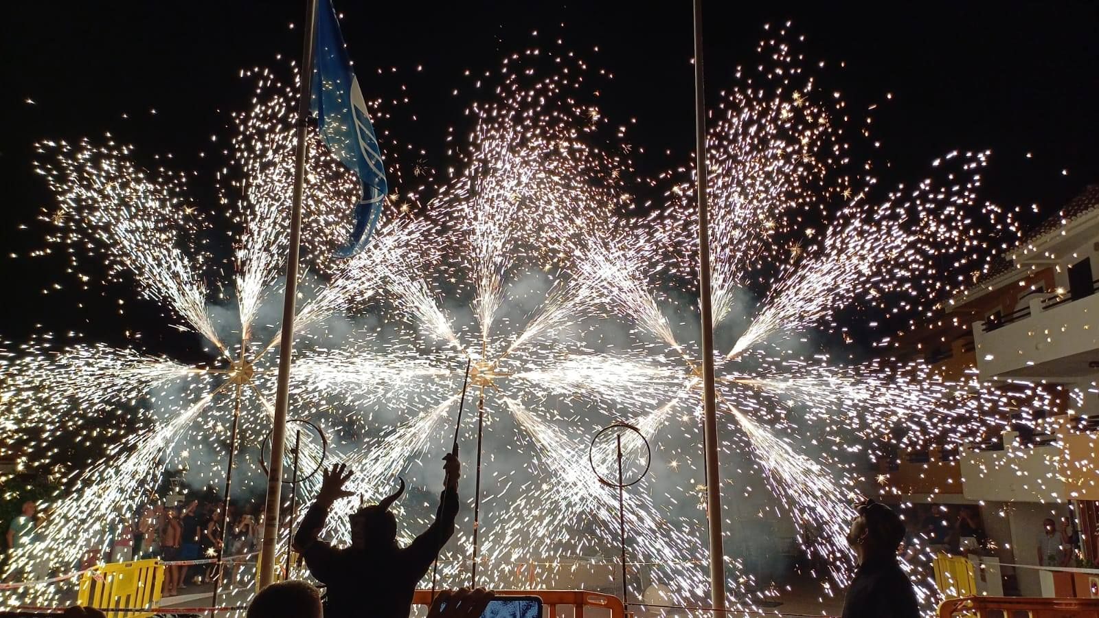 Así fue la noche de Sant Joan en la playa de Tavernes de la Valldigna