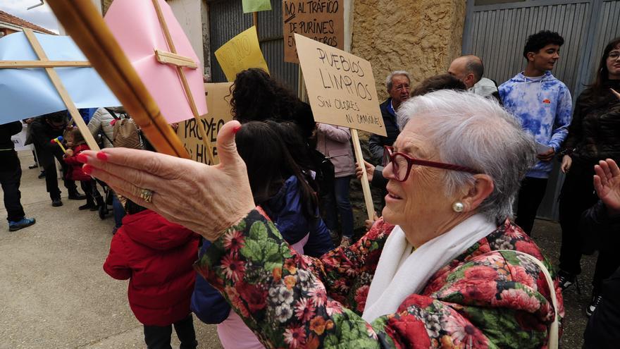 GALERÍA: Así se han manifestado en Vega de Tera contra la planta de biogás