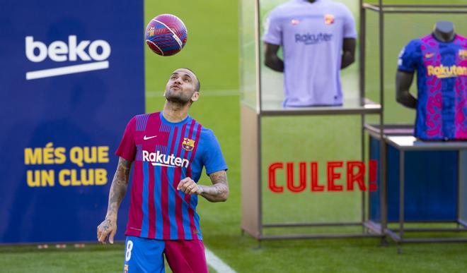 Presentación Dani Alves - Las imágenes del show que han dado la vuelta al mundo