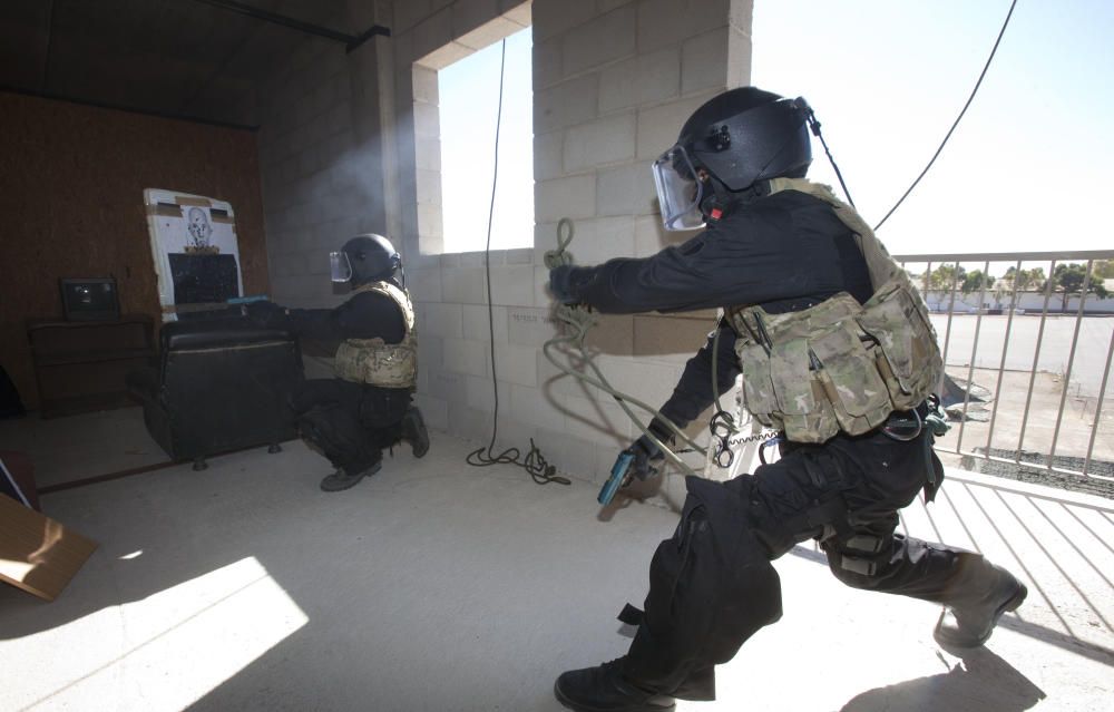 Militares participaron en un ejercicio en el cuartel de Rabasa para que la OTAN evaluara y diera al MOE el certificado para liderar en 2012 las intervenciones de la Fuerza de Respuesta Rápida de la Alianza Atlántic (12/10/2011)