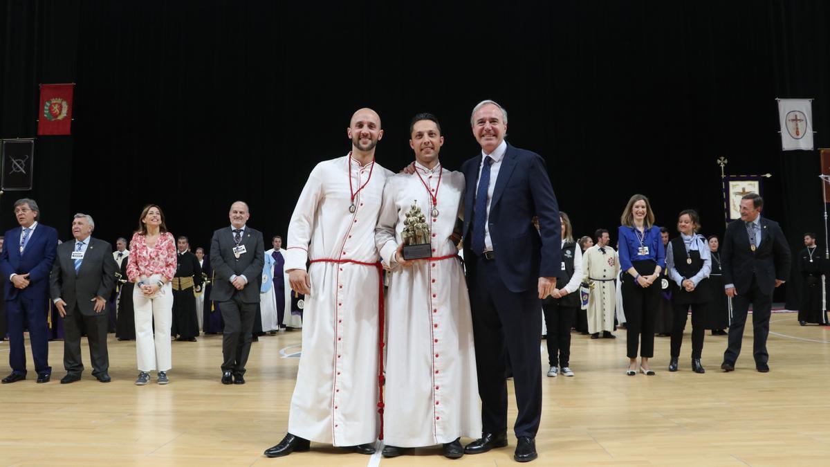 Azcón entrega el premio a La Columna