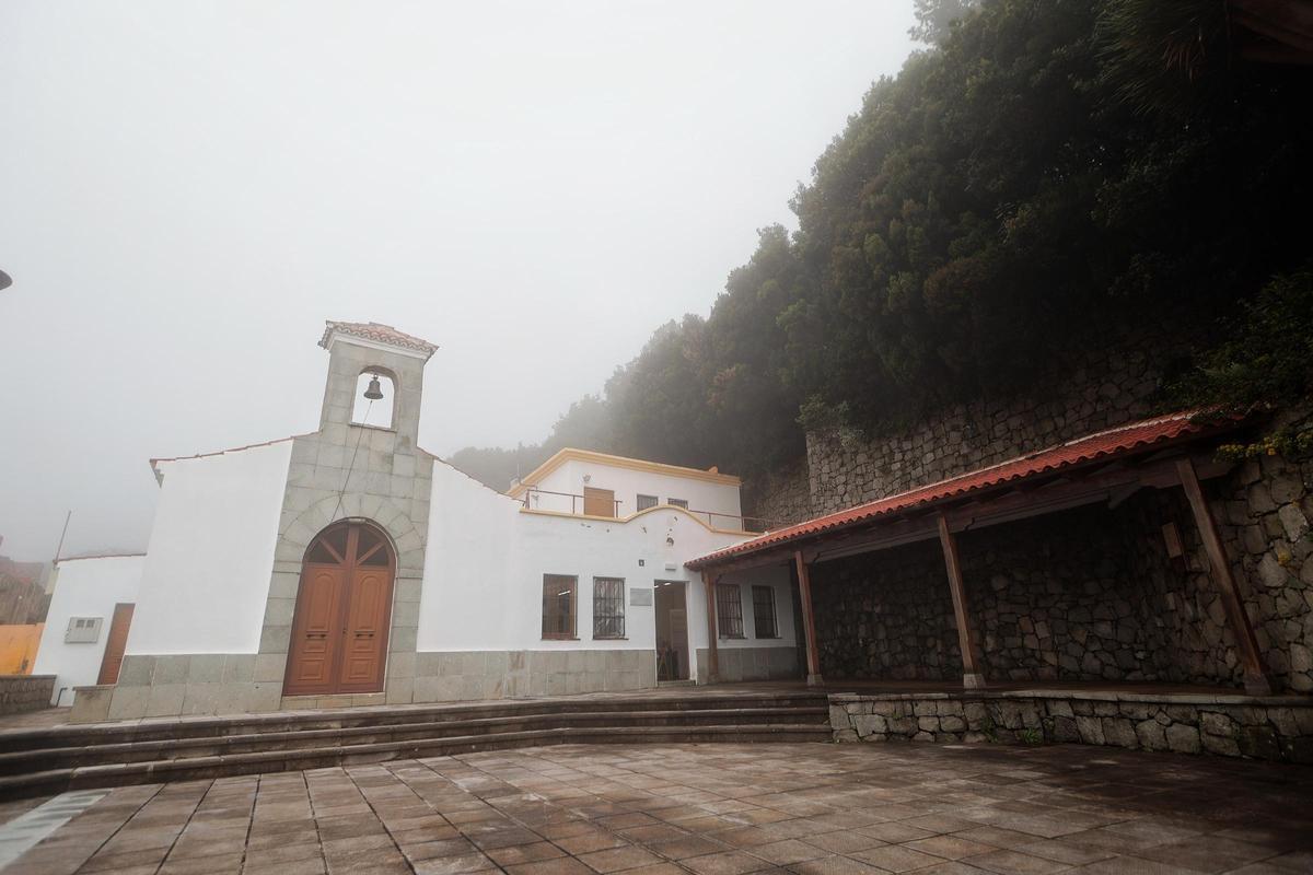 El ‘pulmón’ de La Cumbre lo forman el local de la AV El Til, la iglesia y el escenario de las fiestas.