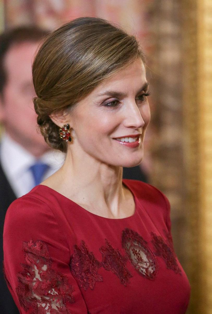 Los pendientes de 5,99 euros de Letizia Ortiz para recibir al cuerpo  diplomático - Woman