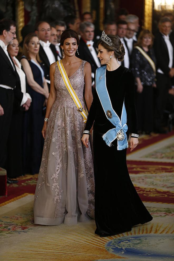 Letizia Ortiz y Juliana Awada durante la cena de gala celebrada en el Palacio Real