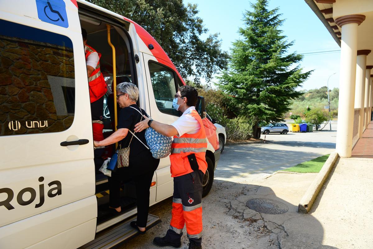 Traslado de evacuados, de Montehermoso a Azabal.
