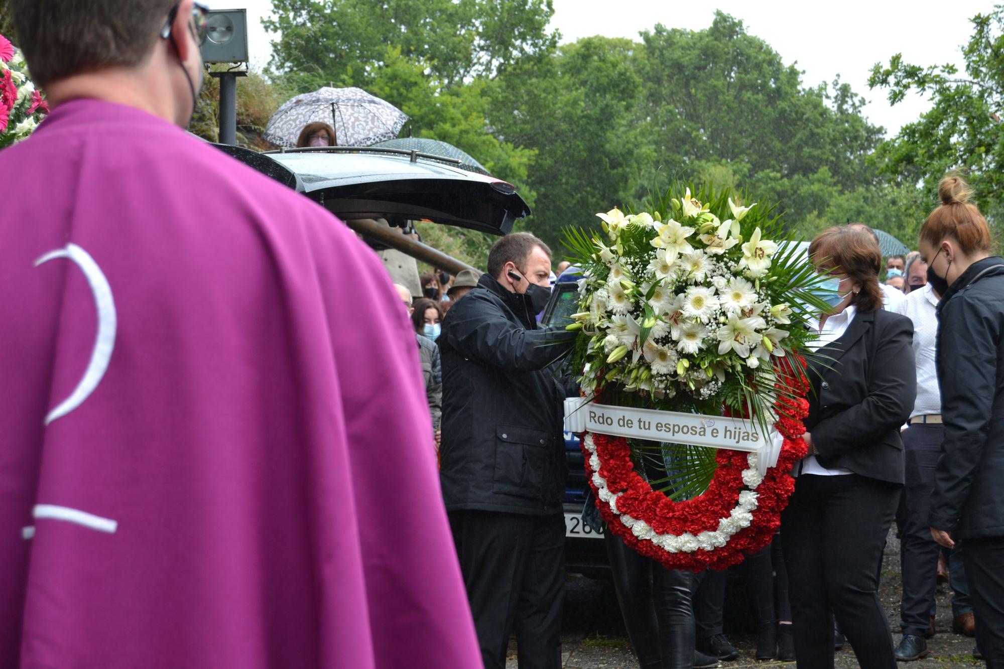 Consternación en el funeral, en Illano por el Alcalde, Wenceslao González, fallecido a los 53 años