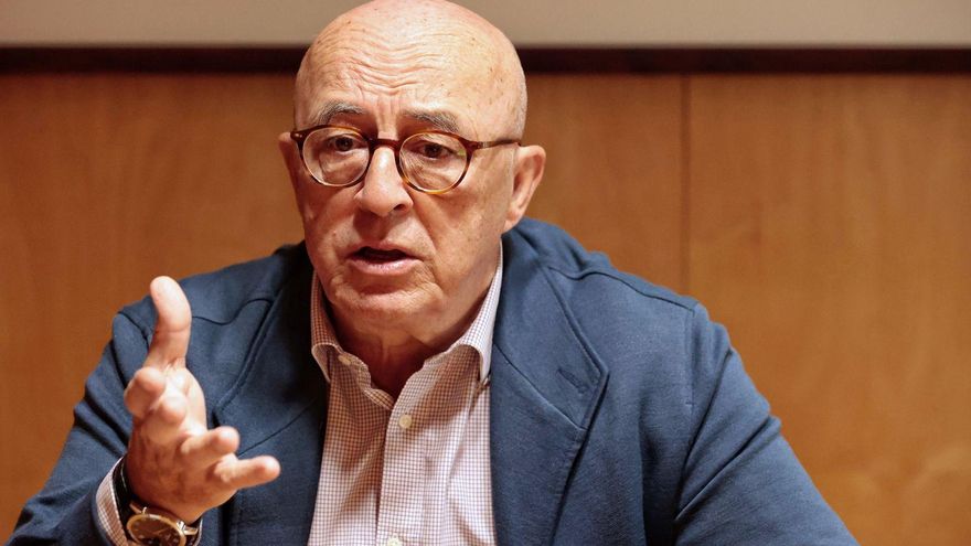 Pedro Suárez en su despacho