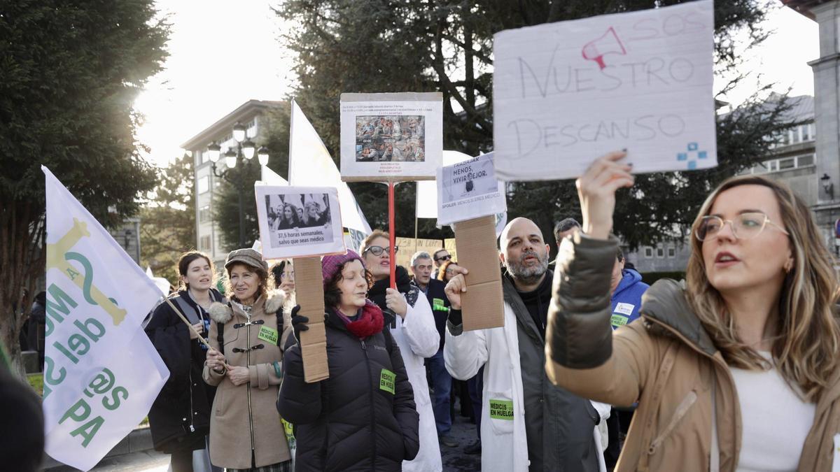 VÍDEO: Así fue la manifestación de médicos en Oviedo