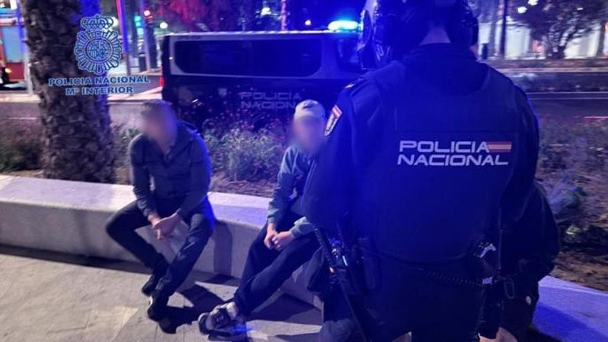 Tres detenidos por provocar un incendio con bengalas en Alicante