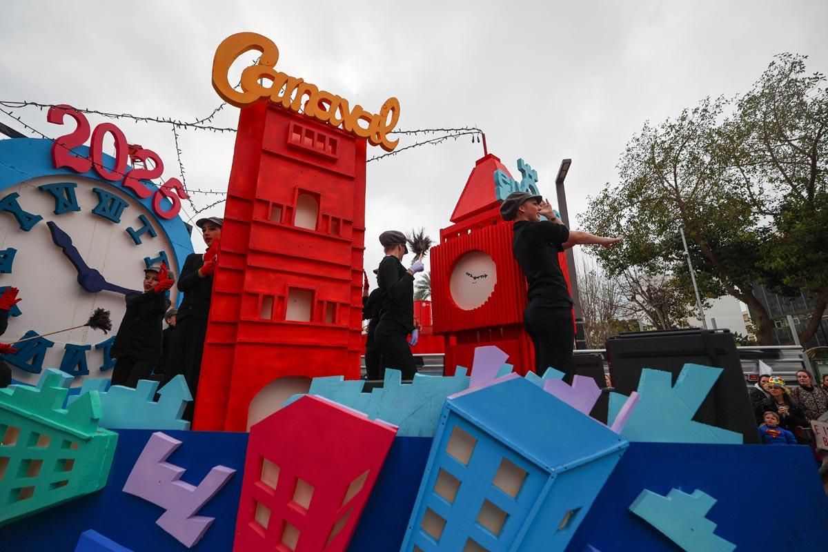 Búscate en las imágenes de la rúa de Carnaval de Ibiza