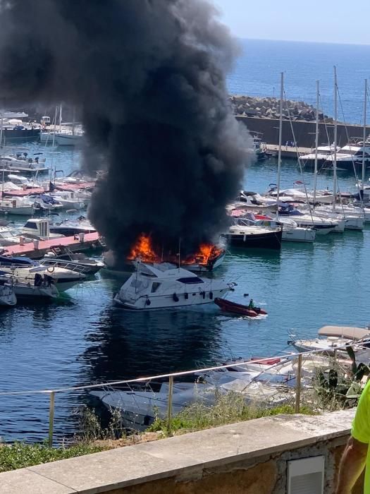 Incendi al port marina de Palamós