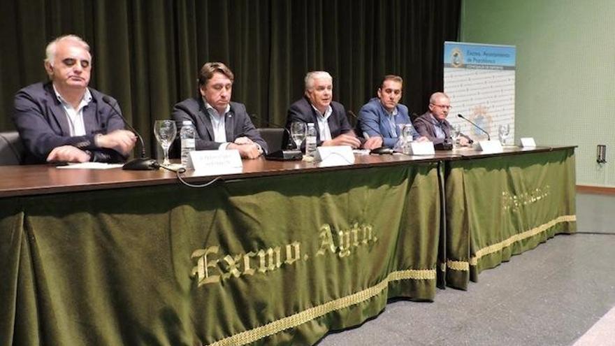 La mesa redonda con la que concluyó la jornada de la Asociación de la Prensa Deportiva en Pozoblanco.