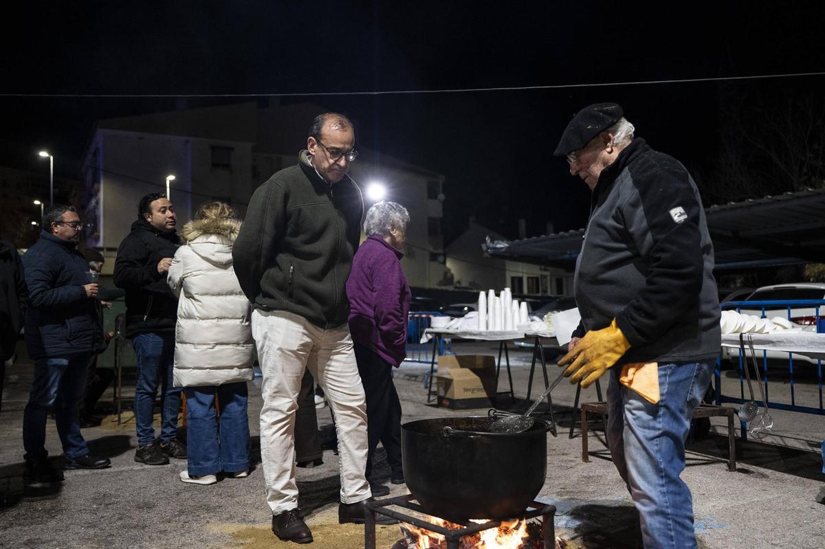 FOTOGALERÍA | Convivencia y migas en la barriada de San Francisco de Cáceres