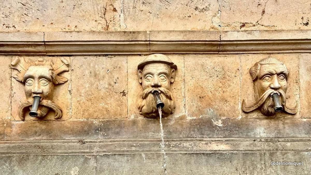 La Fuente de los Seis Caños es uno de los símbolos de la localidad.