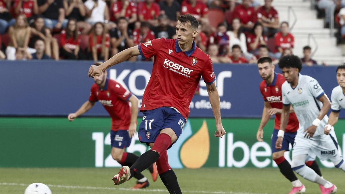 Budimir, de penalti, confirma el sólido arranque de Osasuna