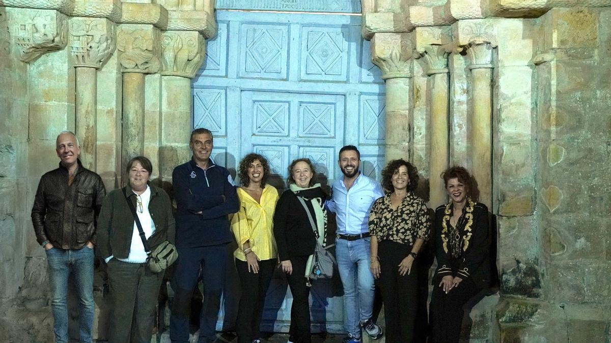 Por la izquierda, Nacho Tejuca, Gema García, Mino Antuña, Mara González, Sonia Cachot, Juan Cayarga, Isabel Cayarga y Elpidia Quintana.