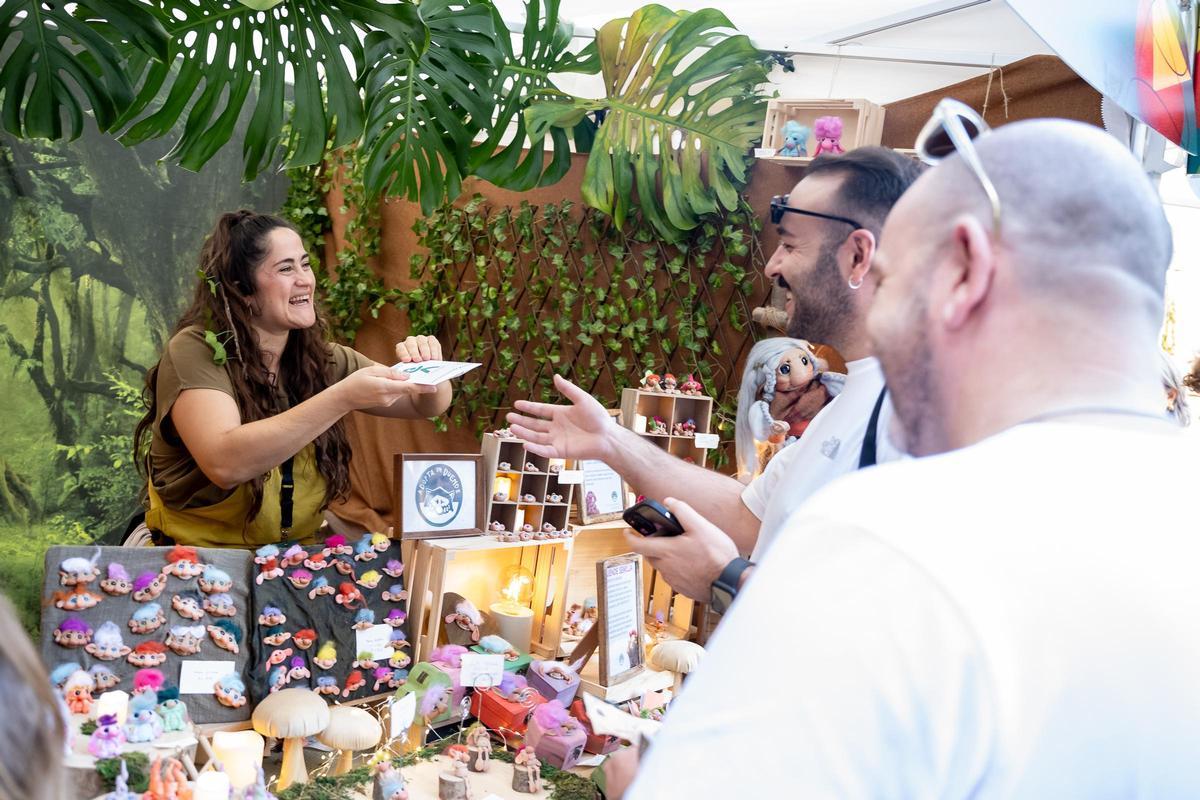 La Feria de Artesanía de Gran Canaria San Telmo apura sus últimas horas en una víspera de Reyes con gran ambiente