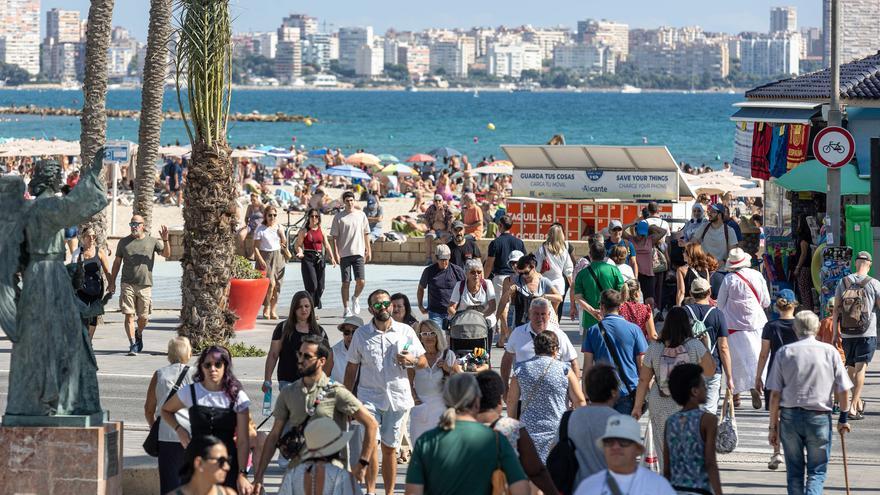 Terrazas y playas llenas en Alicante