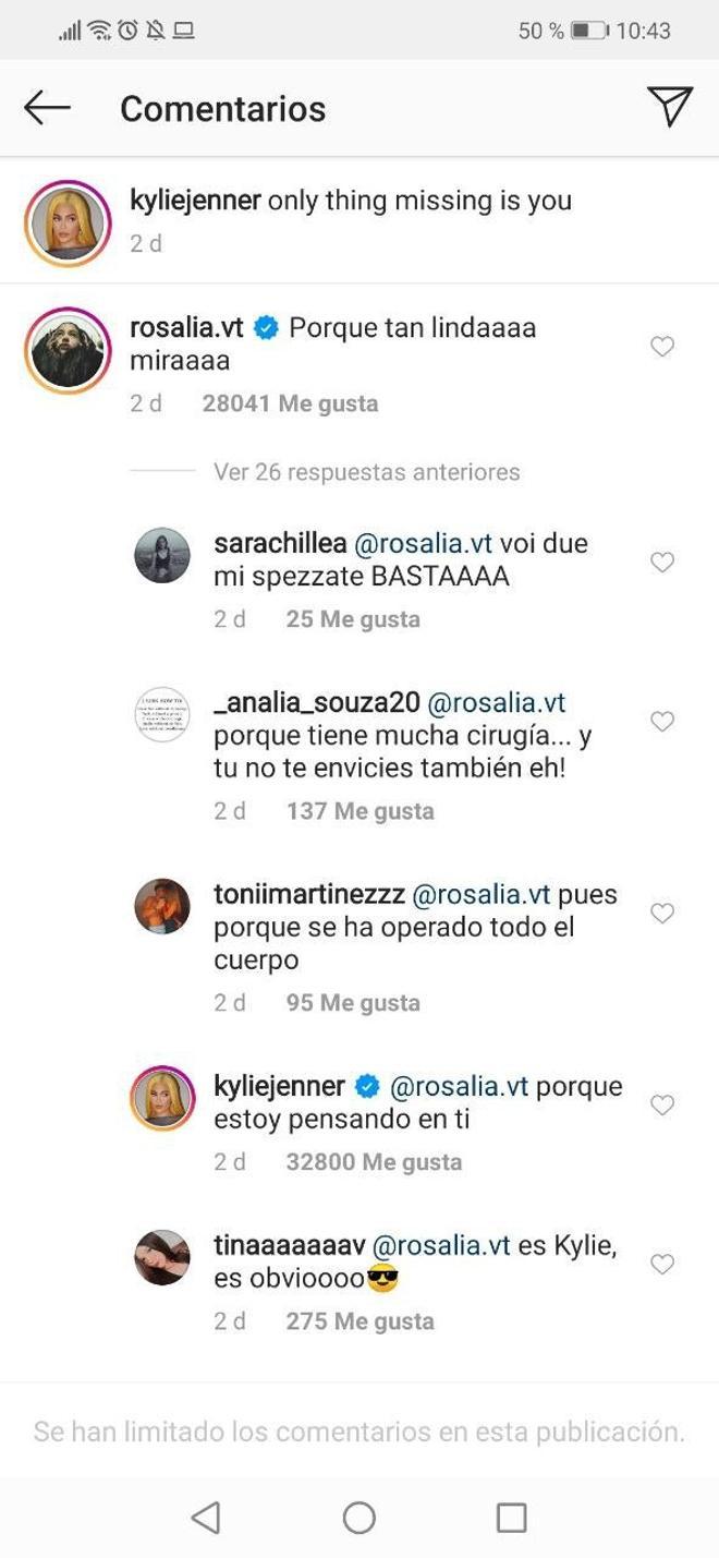 Kylie Jenner y Rosalía dejándose comentarios en Instagram