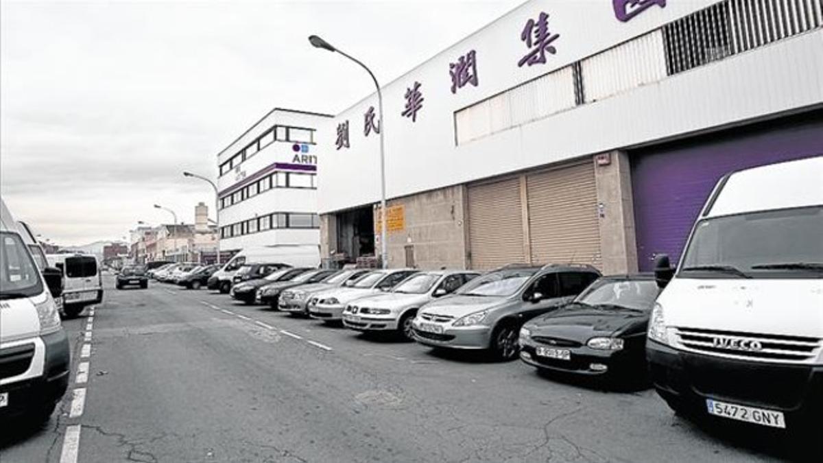 Empresas chinas. Nave de una empresa situada en la calle Progrés de Badalona, en enero del 2013.