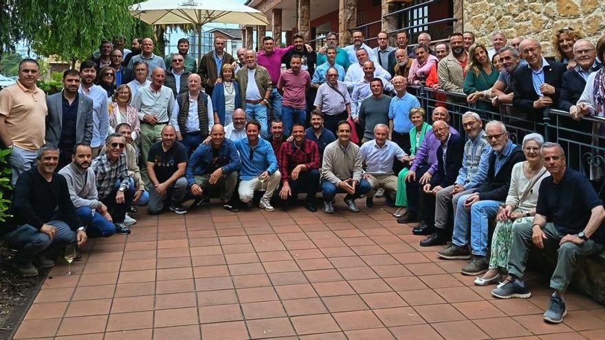 Los asistentes a la fiesta de reencuentro de antiguos alumnos del colegio Fundación Masaveu. | LNE
