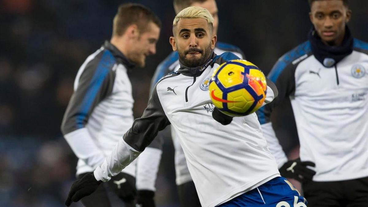 Riyad Mahrez quiere que el Leicester acepte por escrito su traspaso en verano
