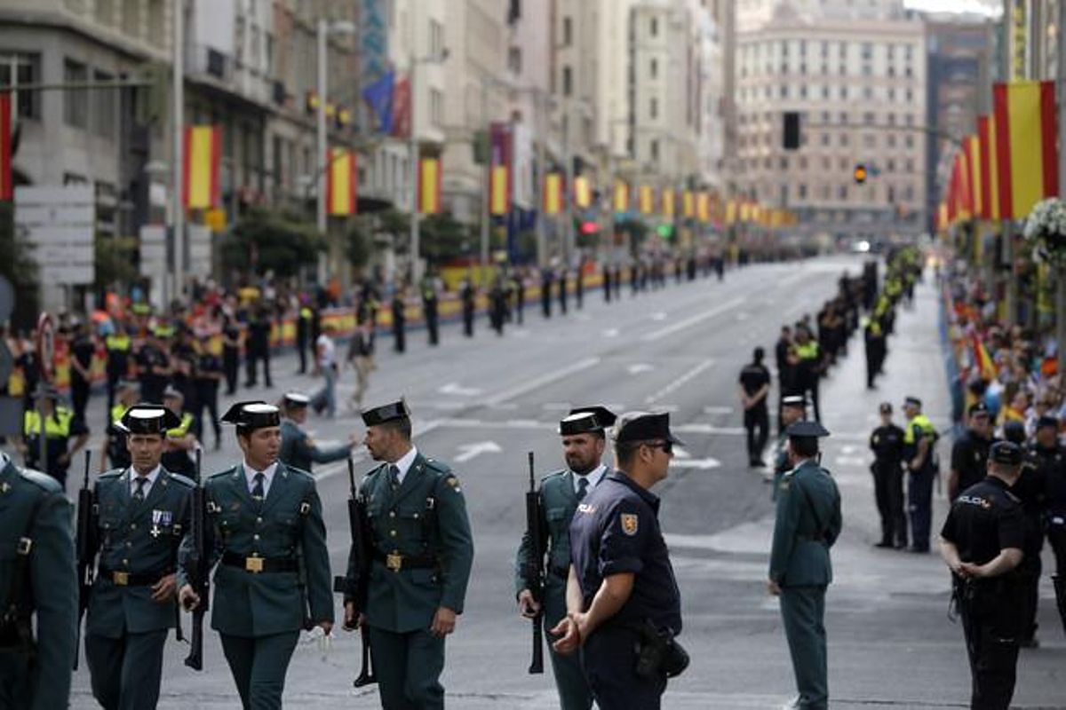 Ambiente de la Gran Vía horas antes de recibir al rey Felipe VI y Leitizia en el Congreso.