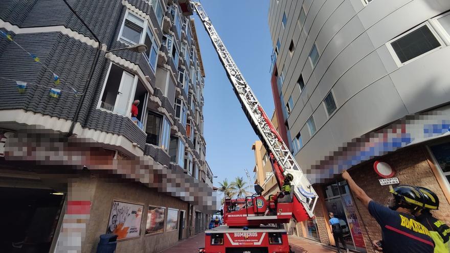 Se desprende un trozo de fachada de una vivienda de Las Palmas de Gran Canaria