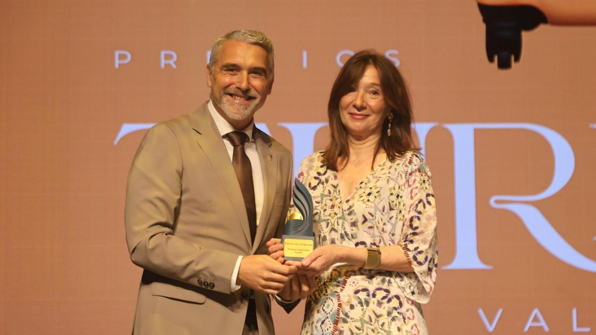 José Manuel Camarero, secretario autonómico de Turismo de la Comunitat Valenciana, E Isabel Rubio, directora gerente del Palacio de Congresos de València.