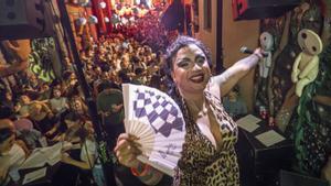 Milers de persones omplen Gràcia