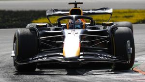 Verstappen dona una lliçó a Monza i Alonso es retira per una avaria