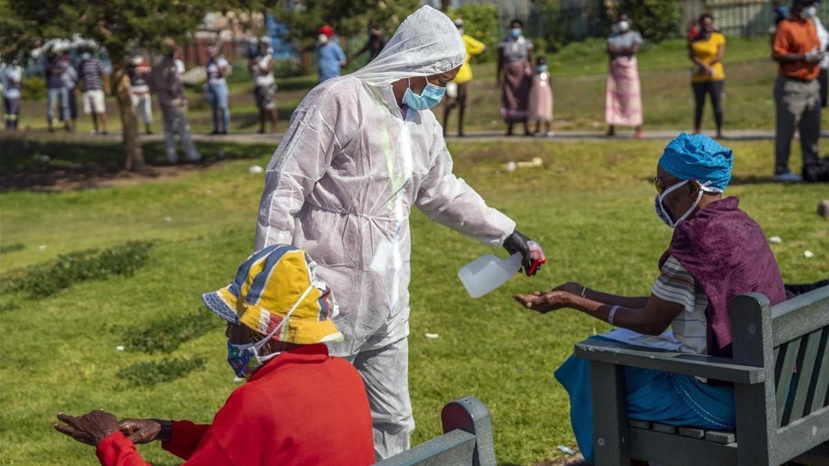 Sudáfrica supera los 200 fallecidos y 10.000 casos de coronavirus