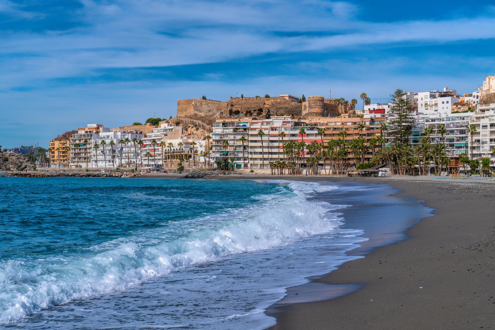 El destino ideal si lo que buscas es playa, buen ambiente y mucha historia.