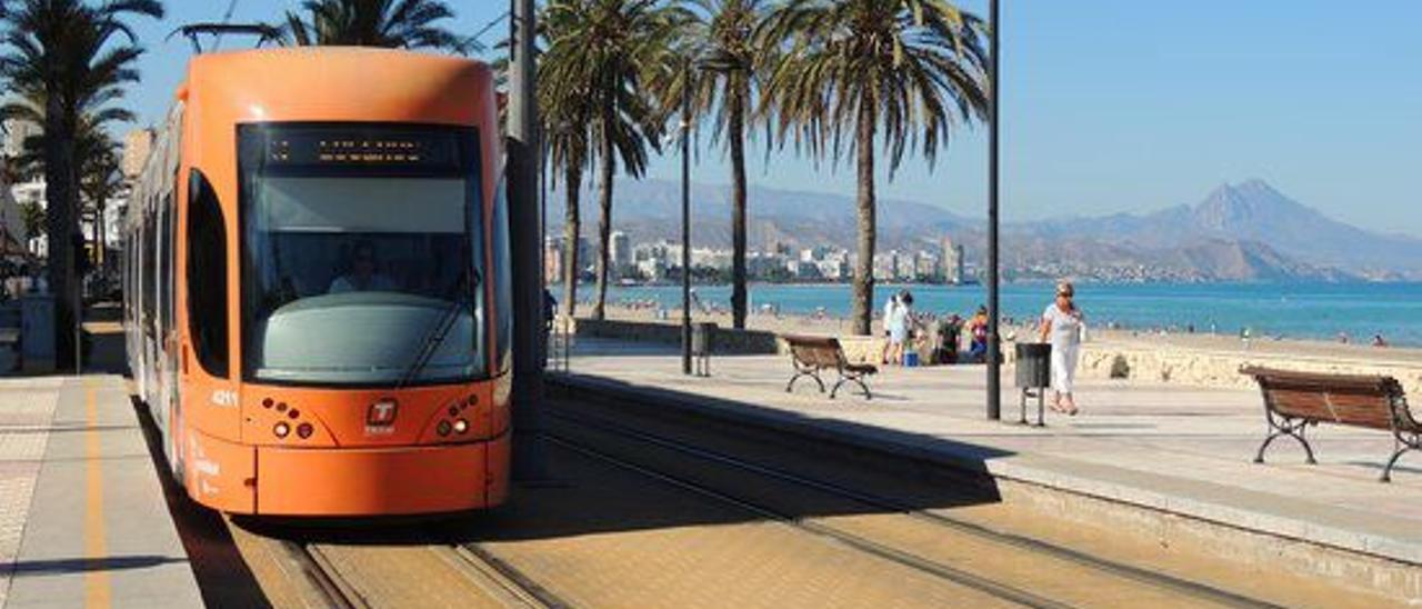 El TRAM a su paso por El Campello