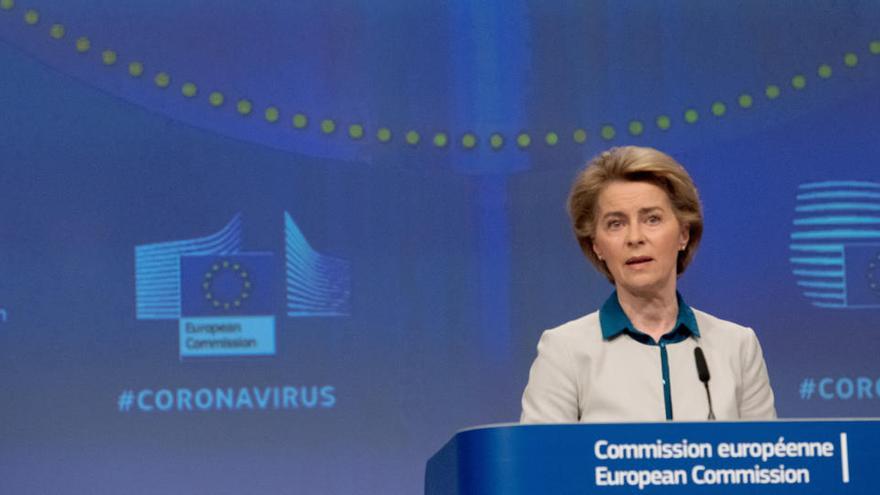 La presidenta de la Comissió Europea Ursula von der Leyen, durant una roda de premsa sobre la resposta de la UE a la crisi COVID-19, el 15 d&#039;abril del 2020.