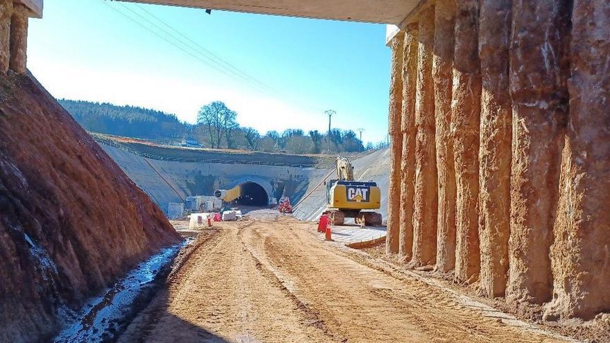 Se reactivan trenes por Monforte, pero el servicio desde Ourense sigue en autobús