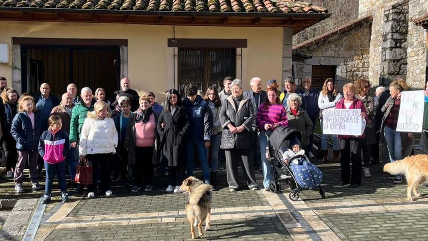 &quot;Es una injusticia&quot;, claman en Sobrefoz (Ponga) ante el requerimiento municipal para que entreguen las llaves de la escuela