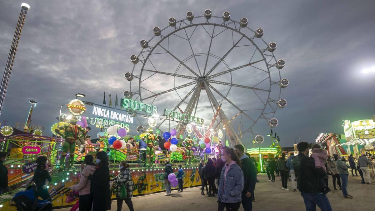 Auf dem Jahrmarkt „Fira del Ram“ war auch in diesem Jahr viel los. Am Sonntag (24.4.) ist der letzte Tag.