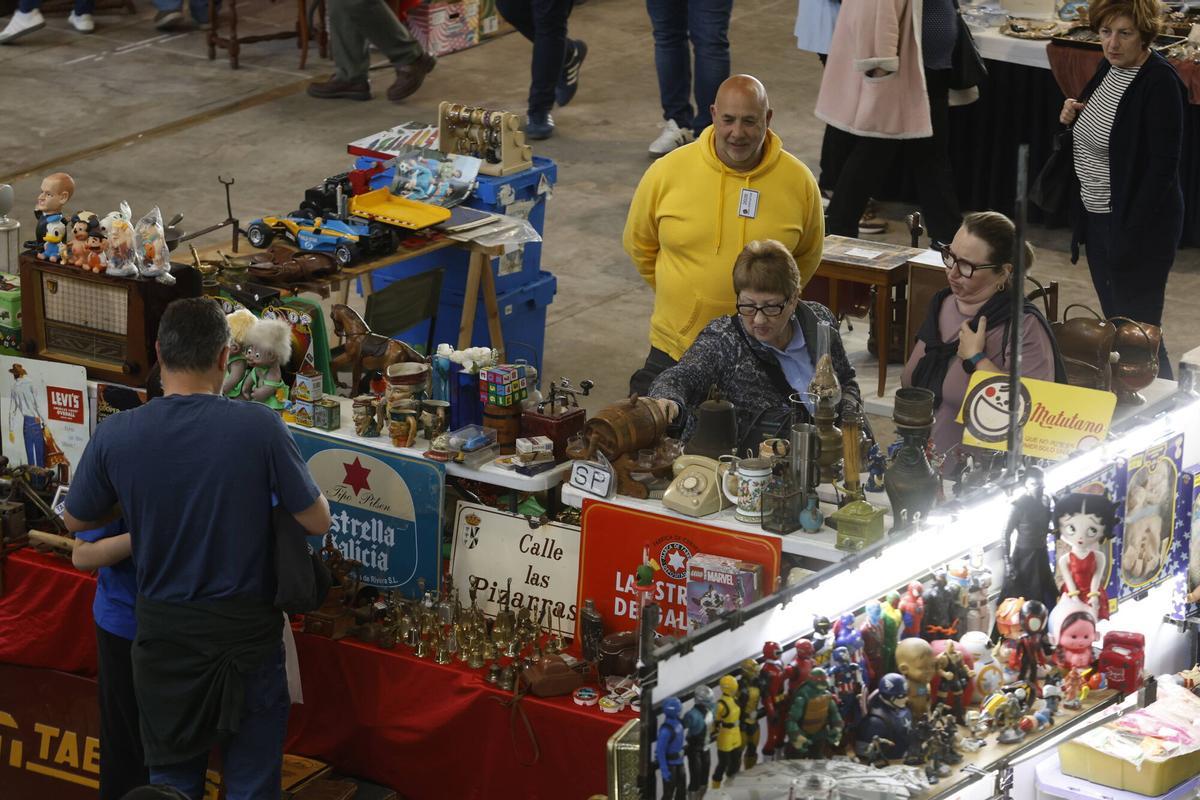 La inauguración de la feria de antigüedades en el pabellón de La Magdalena