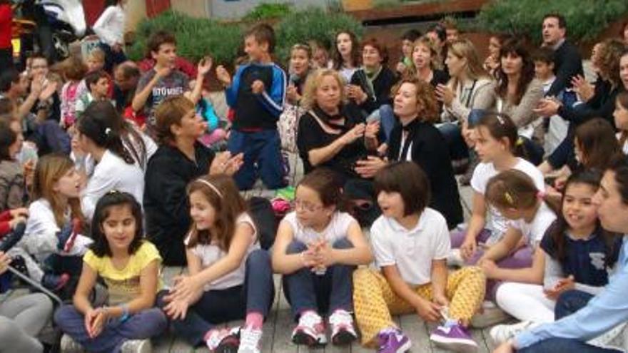 Padres y alumnos de los centros educativos de Dénia protagonizaron la protesta.