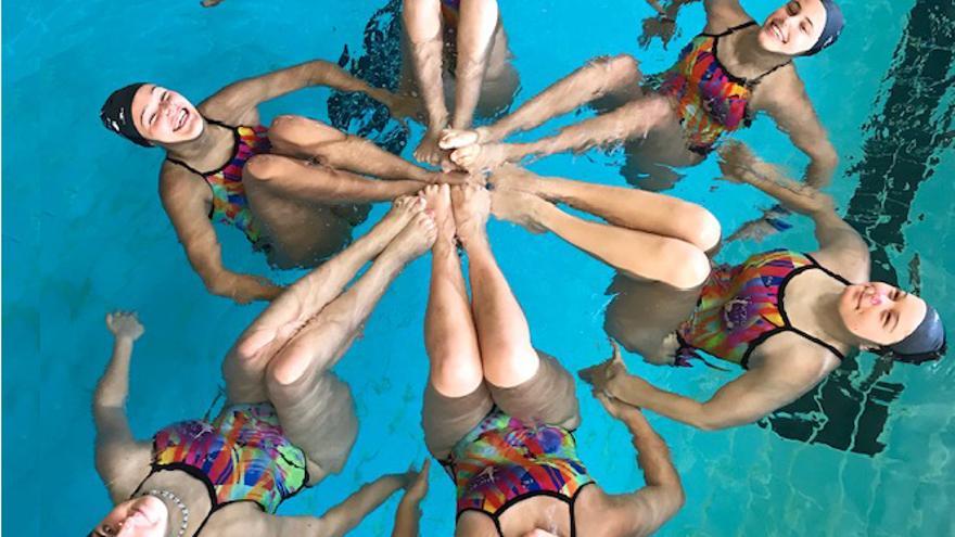 Nadadoras del Club Sincro Astur, durante un entrenamiento.