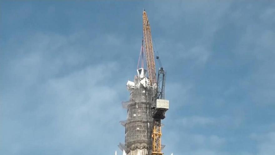 Vídeo: La Sagrada Família culmina la Torre de Jesús i assoleix l'alçada màxima, de 172,5 metres