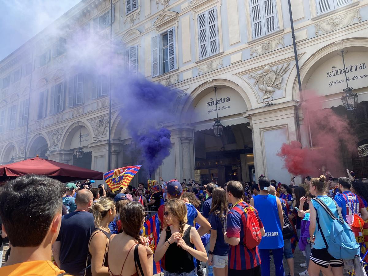 Marea culé en la piazza San Carlo de Turín.