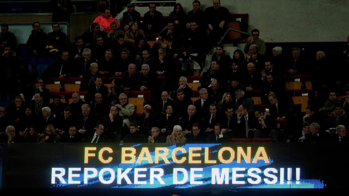El marcador luminoso anunciando los cinco goles de Messi al Bayer Leverkusen.