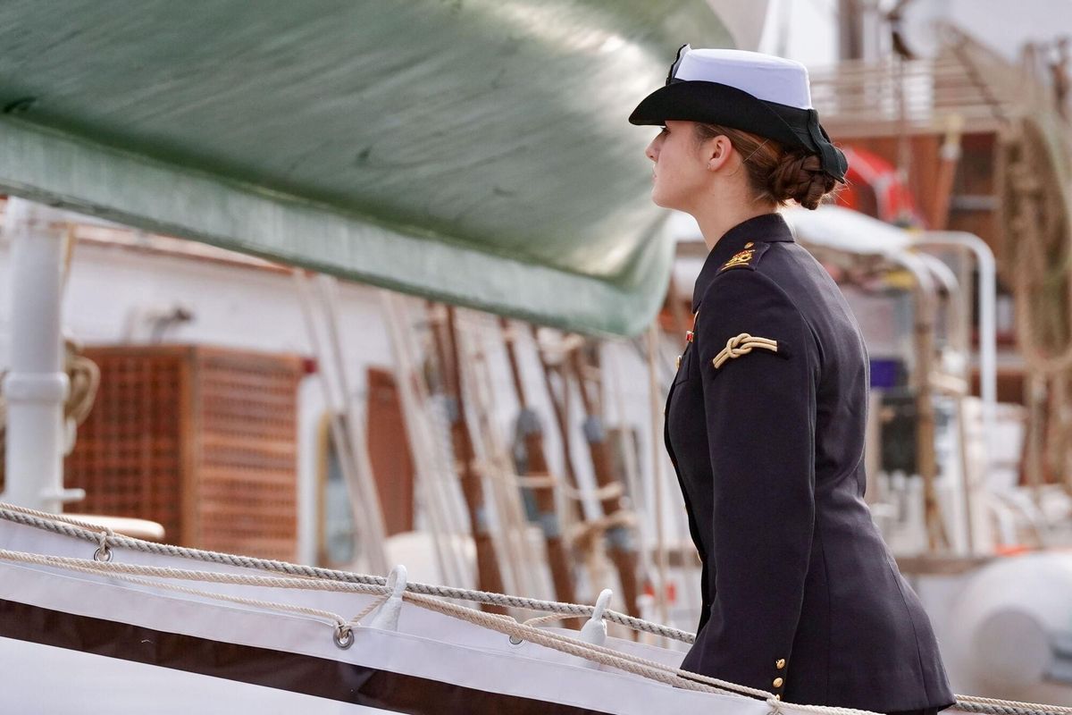 CÁDIZ, 11/01/2025.- La Princesa de Asturias, Leonor, se embarca este sábado en el buque escuela de la Armada española Juan Sebastián de Elcano para iniciar la travesía del 97 crucero de instrucción. EFE/ Roman Ríos